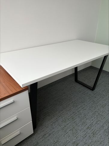 White Office Desk - Very Good
