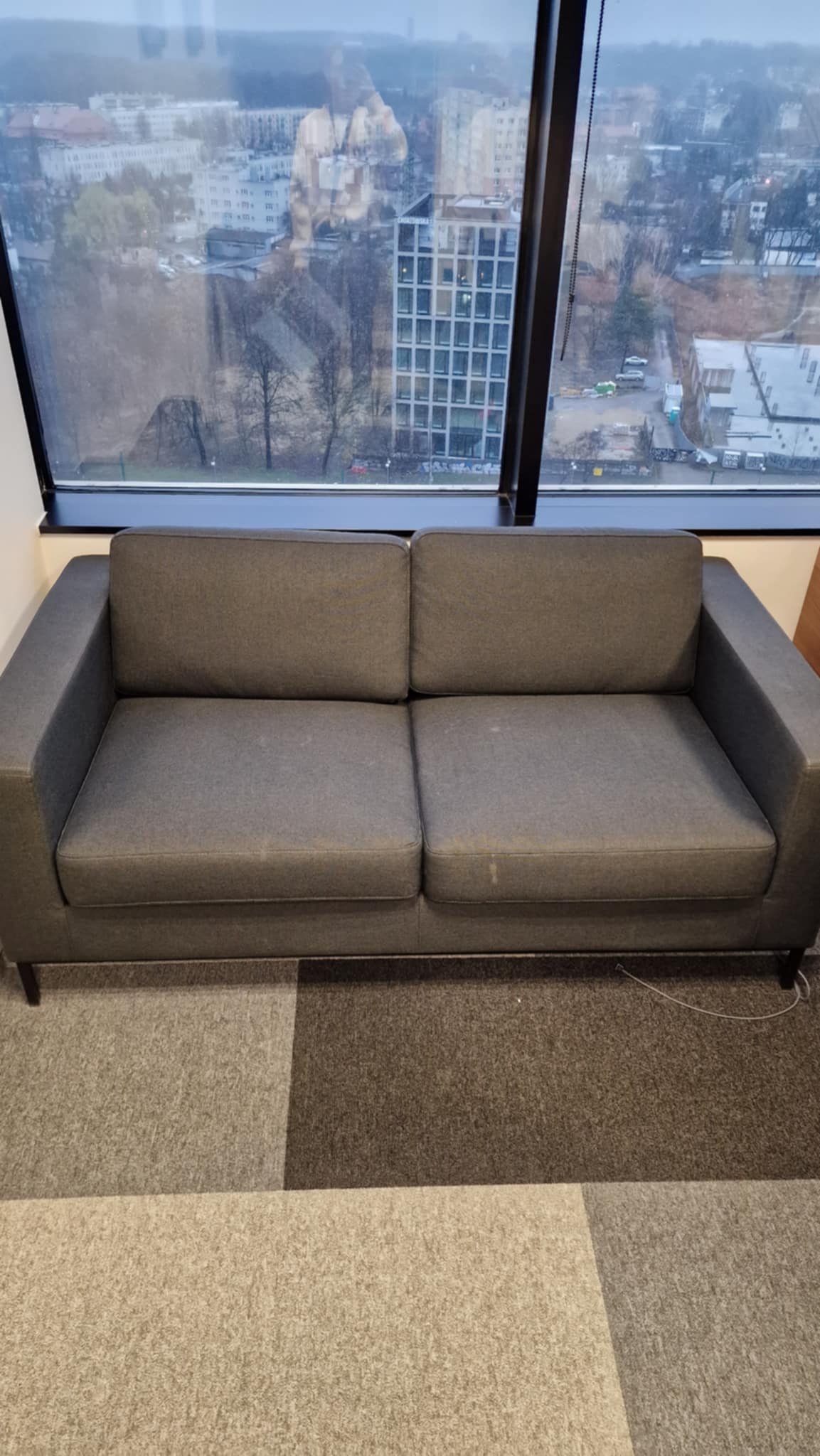 Szara sofa - dobra